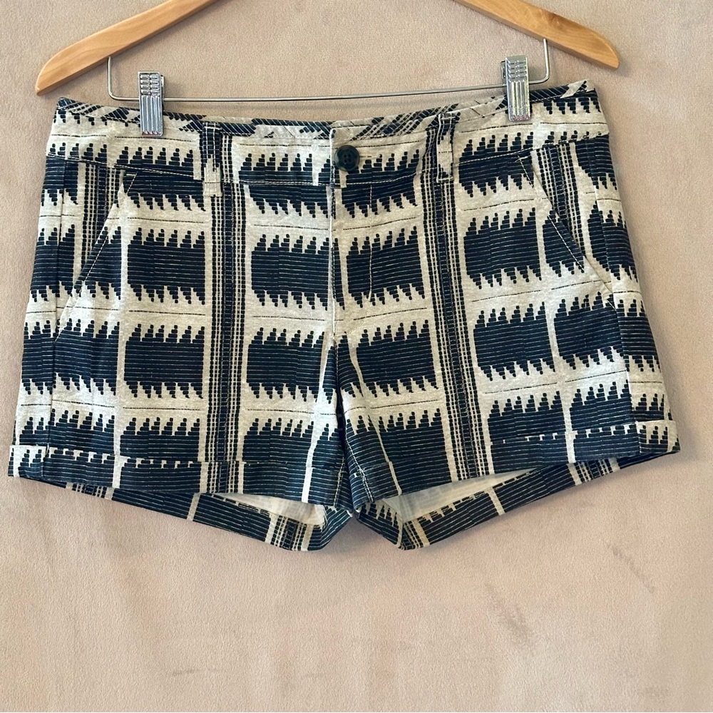 American Eagle Outfitters black and white stretch midi shorts Size 10
